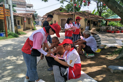 十里畫(huà)卷·十丈故事--南寧學(xué)院信息工程學(xué)院“美麗十丈-振興古村服務(wù)團(tuán)”開(kāi)展暑期“三下鄉(xiāng)”社會(huì)實(shí)踐活動(dòng)