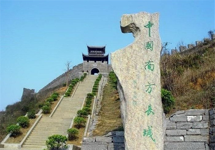 鳳凰古城南方長(zhǎng)城景區(qū)門票(刷身份證入園簡(jiǎn)單便捷/自駕游贈(zèng)送導(dǎo)游服務(wù))