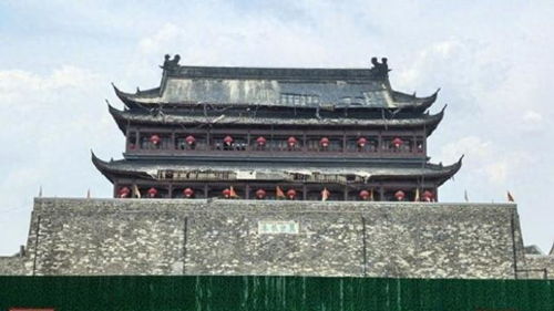 鳳陽(yáng)鼓樓瓦片脫落背后 涉事公司十年前曾因違規(guī)施工致文保建筑被燒毀